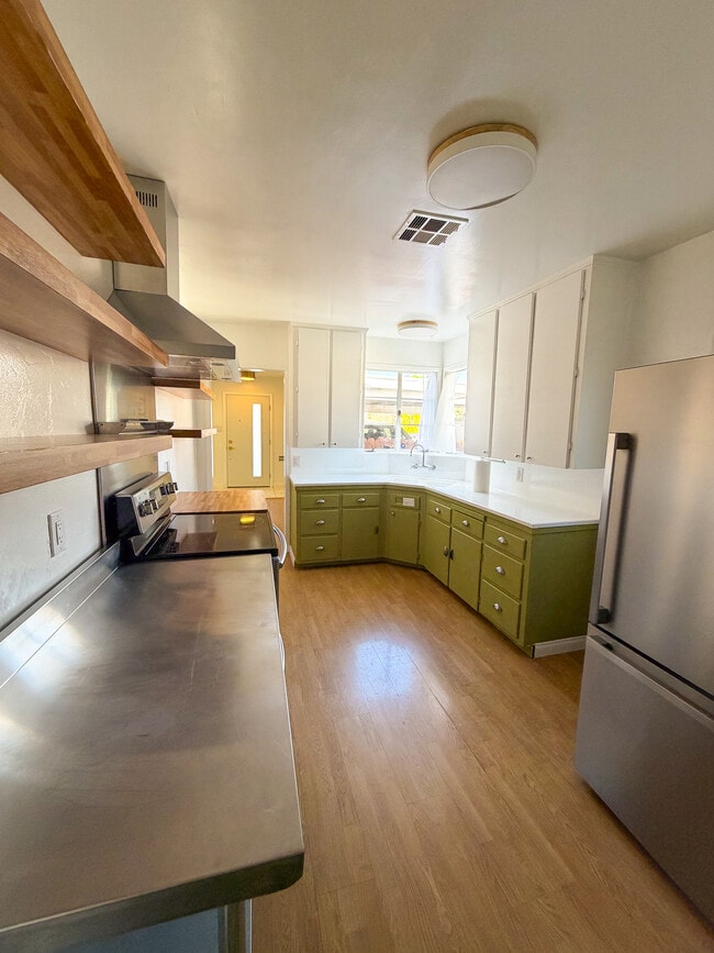 Photo - 925 Park Paseo