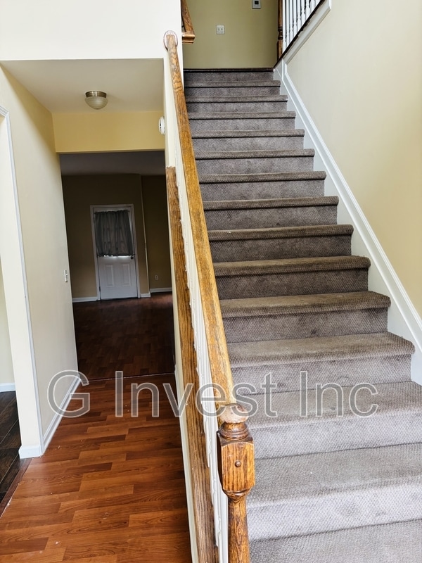 Photo - 4995 Upper Elm St