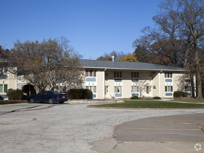 Building Photo - Beverly Manor Apartments