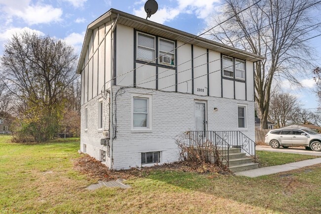 2208 Bay City Rd