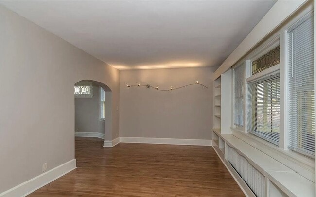 Photo - 625 N 16th Ave E