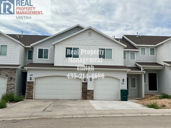 Building Photo - 3 bed 2.5 bath townhome in Fox Run