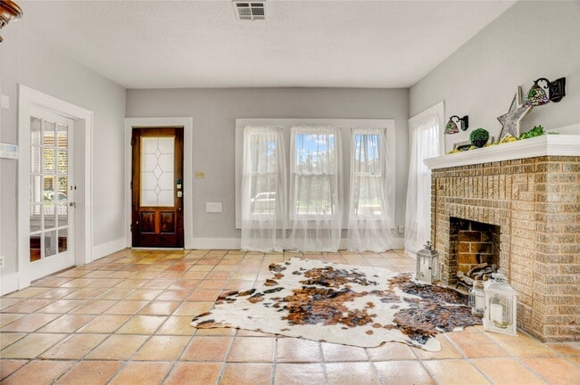 Photo - 5221 Mulford St