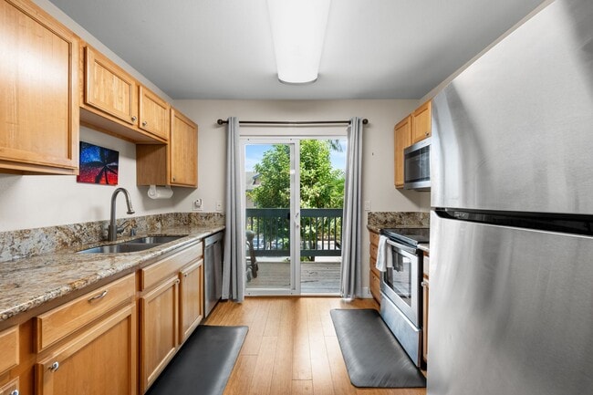 Photo - 2 Bed / 2 Bath Bridge-Level Condo with Ocean View & 2 parking stalls Unit 724