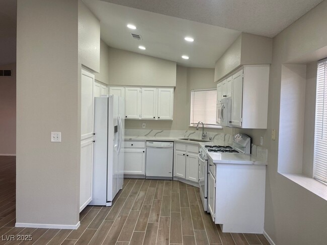 Photo - 320 Dockside Ct