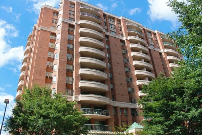 Building Photo - 4808 Moorland Ln Unit 1206