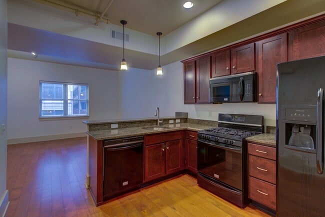 Photo - 159 E King St