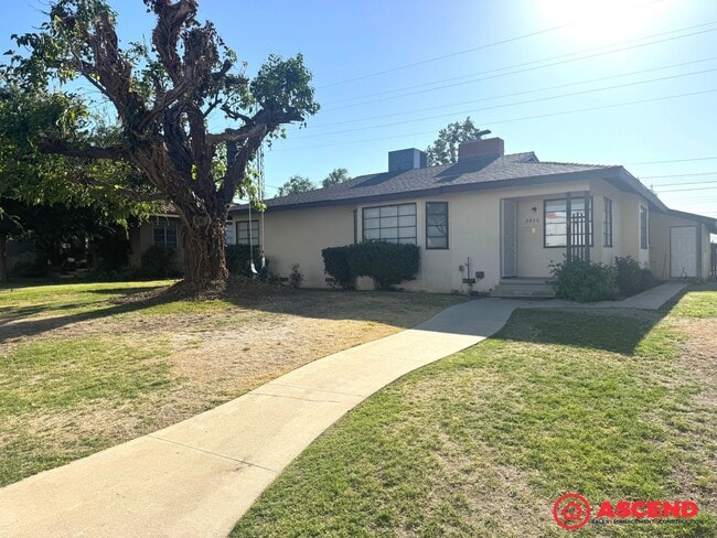 Building Photo - Spacious 4BD/1.5BA Home in Bakersfield's 93308!