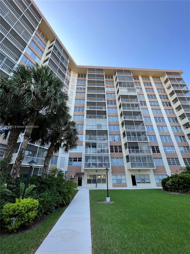 Photo - 10777 W Sample Rd Condominio Unidad 301