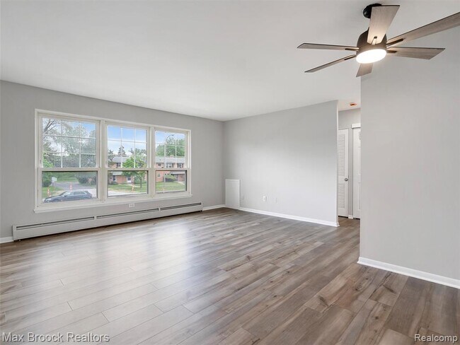 Photo - 2717 W 13 Mile Rd Unit 14