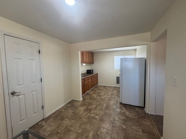 Photo - <B>Dayton Studio All Utilities Included<br><br>