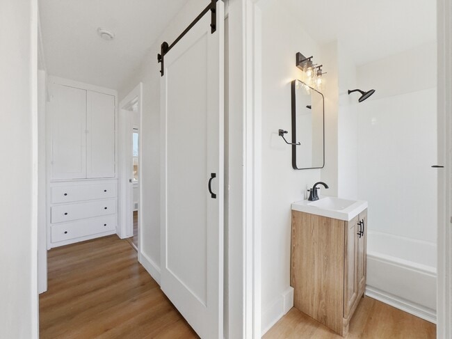 Photo - 41 W George Ave