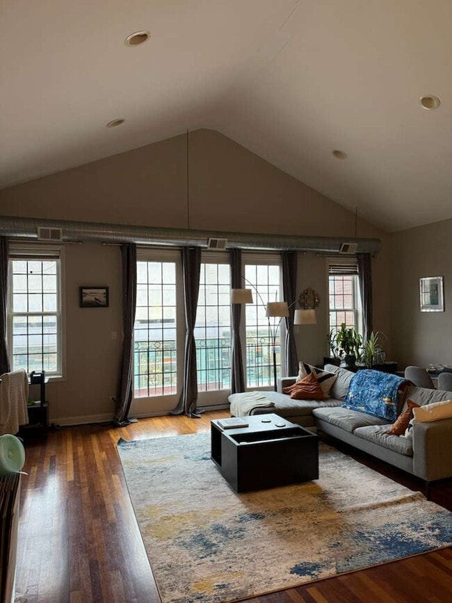 Photo - 2650 N Halsted St