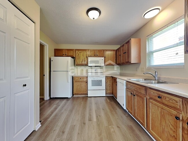 Photo - 200 Hedgington Ct