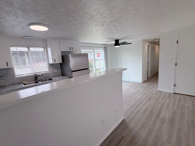 Building Photo - ZhH1600 A & B Unit 1600 A