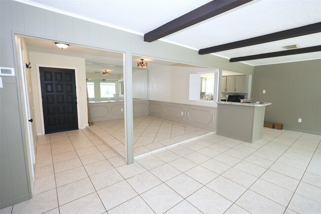 Photo - 9422 Claridge Dr