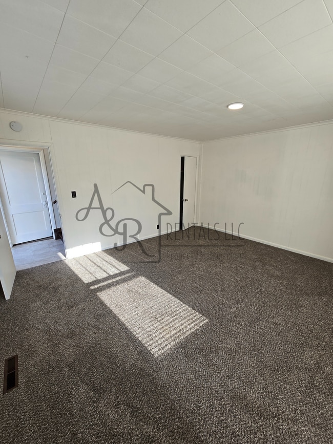 Photo - 109 E Williams St