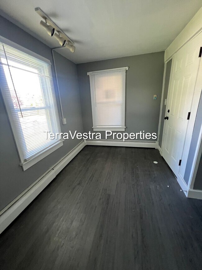 138 Denny Ave Unit 1