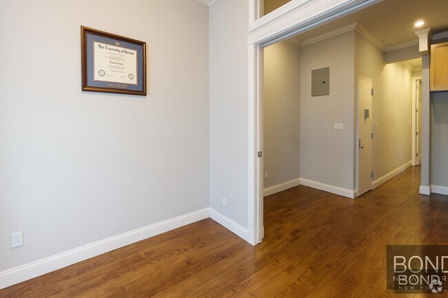 Building Photo - 722 Tenth Avenue Unit 3D Rental