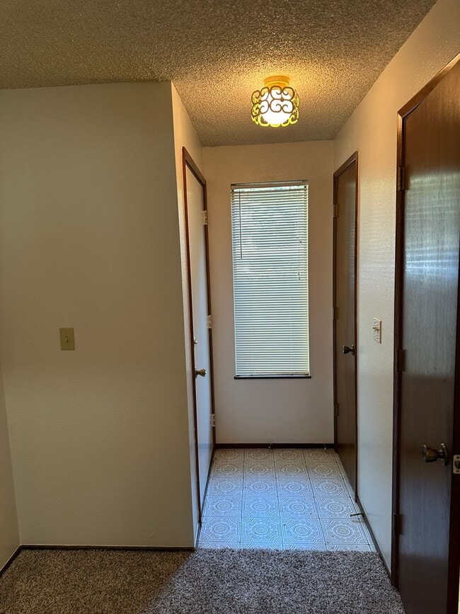 Photo - 2 bedroom 1.5 bathroom duplex in quiet Thurston neighborhood!