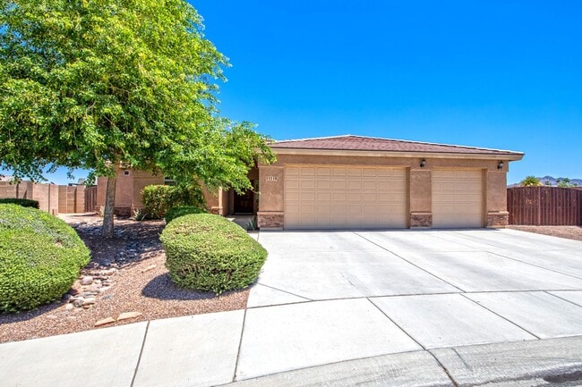 Building Photo - Spectacular open floor plan home!