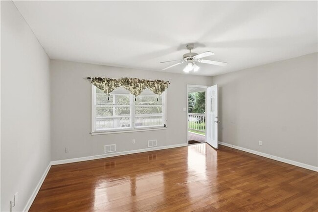 Photo - 1370 Blackwell Rd