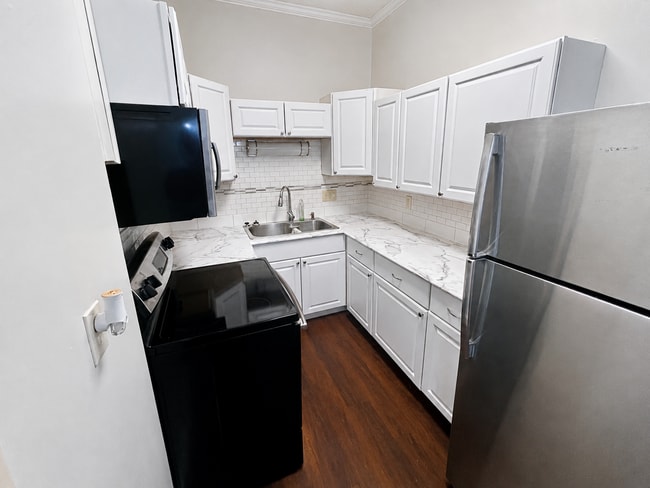 Building Photo - 213 Cherry St Unit Apt B