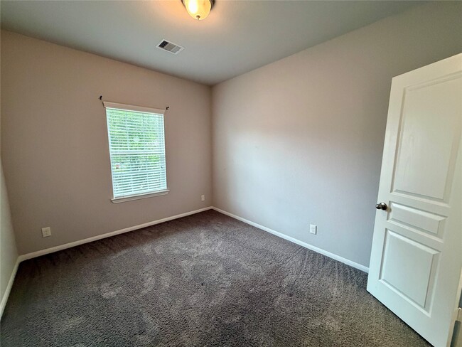 Photo - 18665 Legend Oaks Dr