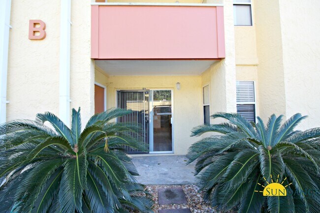 Charming 2 Bedroom Ground Unit at The Cedars - Charming 2 Bedroom Ground House Unit at The Cedars