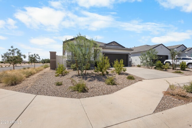 Building Photo - 18351 W Hackamore Dr