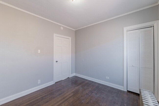 Photo - 6954 S Maplewood Ave Unit 1R