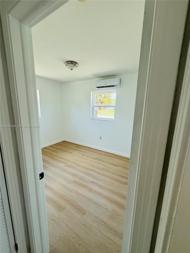 Photo - 2423 Jeffcott St Unidad 1