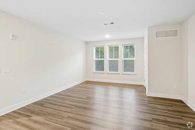 A28S-H - 1BR, 1BA - 892SF - Living Room
