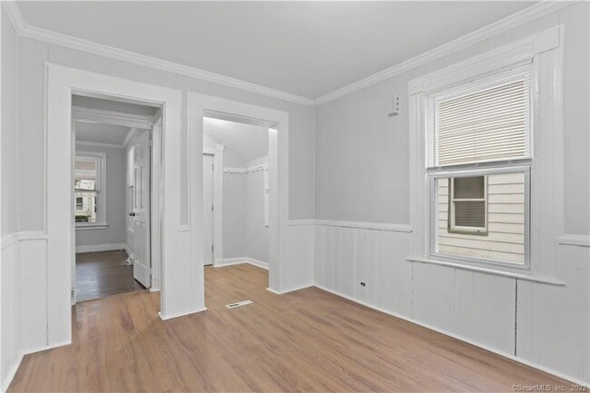 Photo - 393 Huntington St