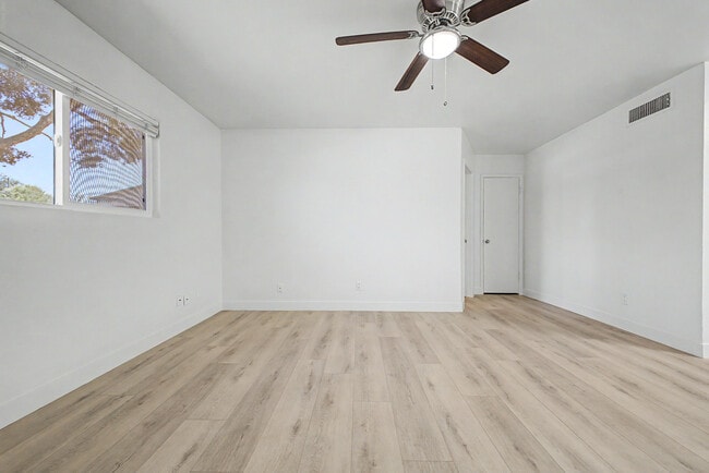 Photo - 2937 E Beck Ln Unit Beck Lane #2