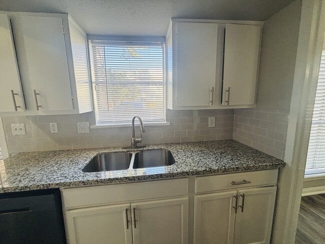 Building Photo - 6200 W Tidwell Rd Unit 1109