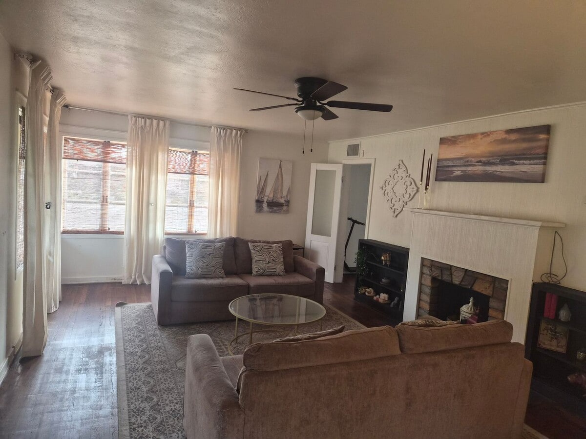 Photo - Spacious Tempe Home – Available 3/1/26!