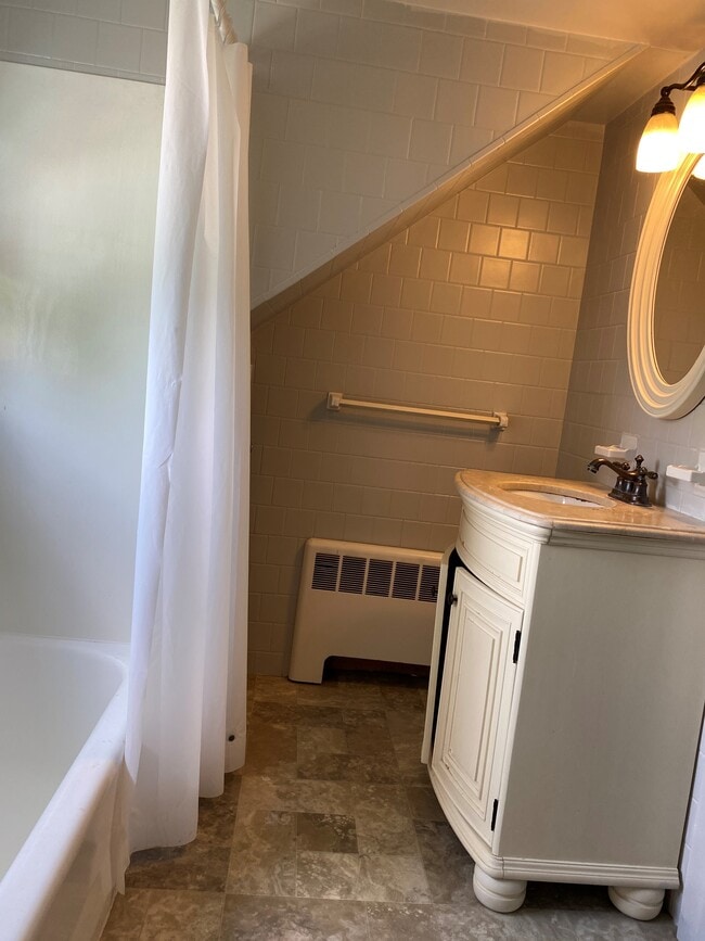 Bathroom - 36 Stone St Unit 3