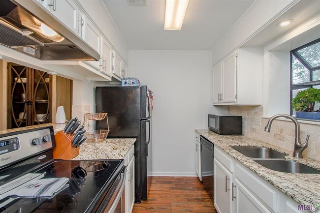 Building Photo - 2BR/2.5BA Corner Townhome – Near Woman’s H...