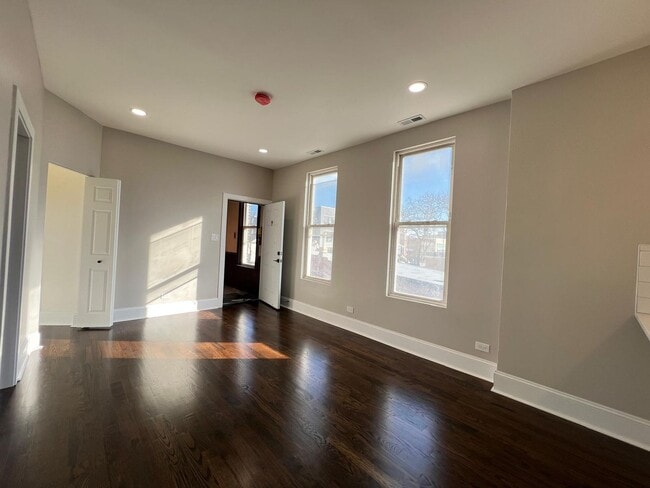 Photo - 2249 W Cermak Rd Unidad 2R