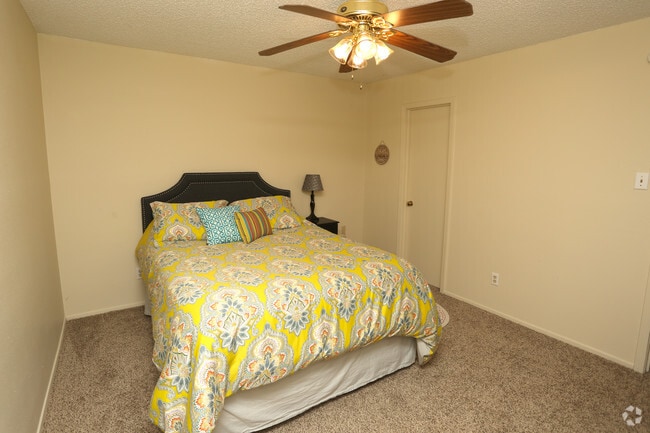 B - 2 habitaciones, 2 baños - Quail Creek Apartments