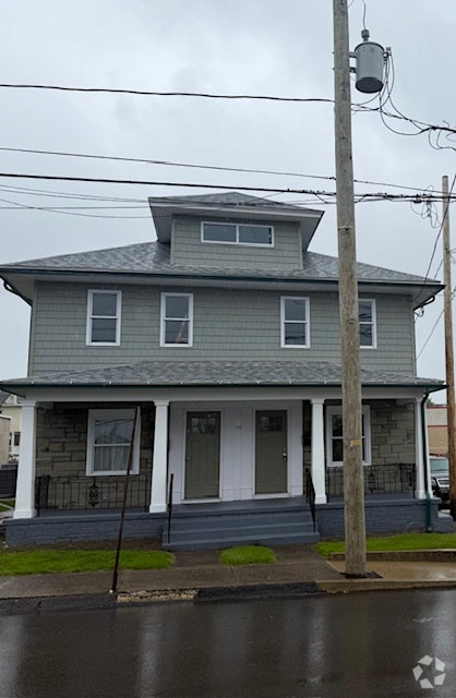 Building Photo - 115 Oak St Unit Front Right Rental
