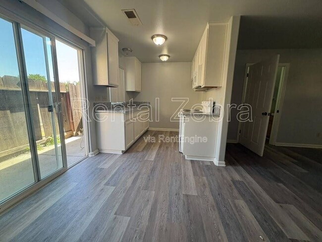 Photo - 2951 Willowbrook Dr Unit B