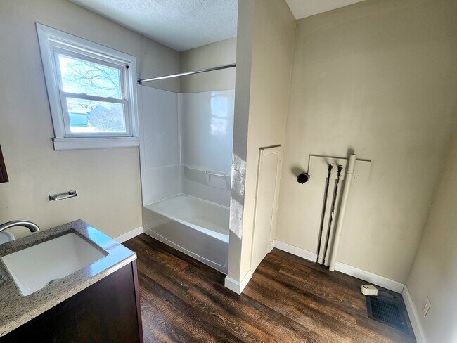 Photo - 115 E Main St