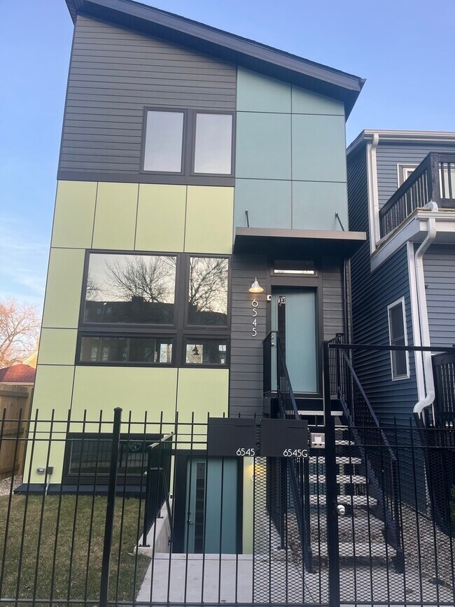 Photo - 6545 S Langley Ave House
