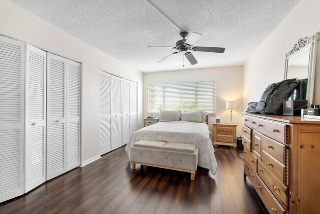 Photo - 125 Shore Ct Unit 304a