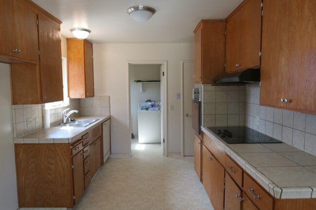 Photo - 614 Martinelli St