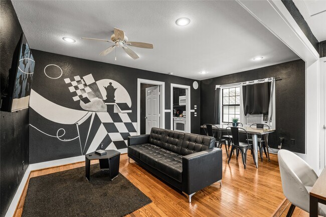 Building Photo - 3312 Greenbriar Dr