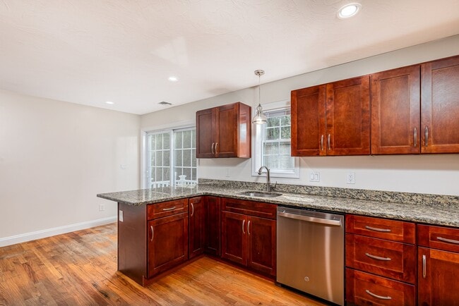 12 Woodbury Ct