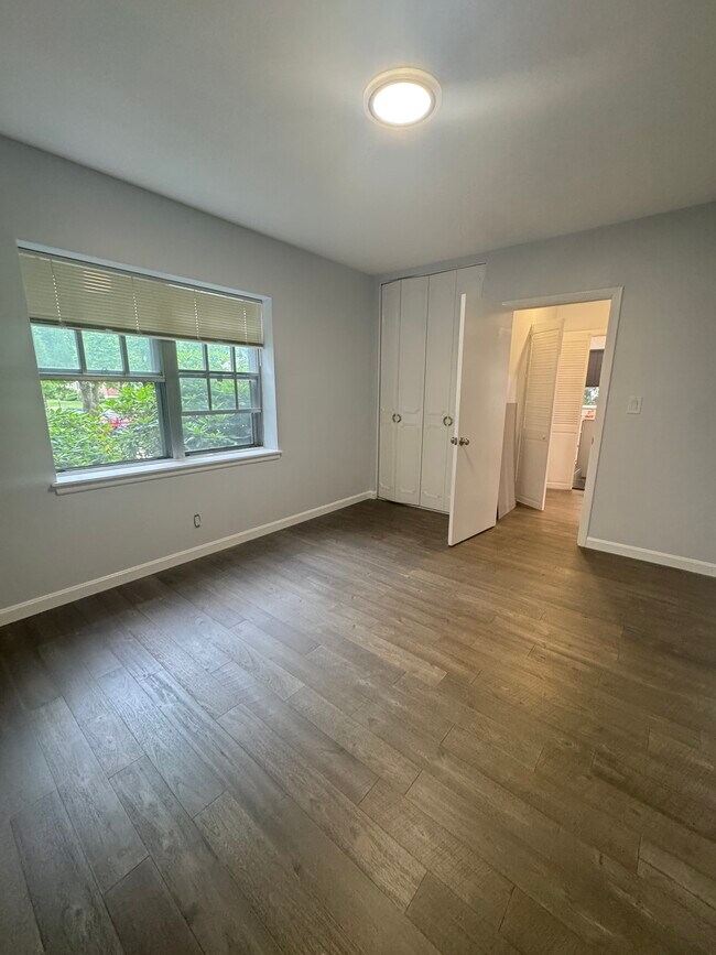 207 Lake Shore Rd Unit 2